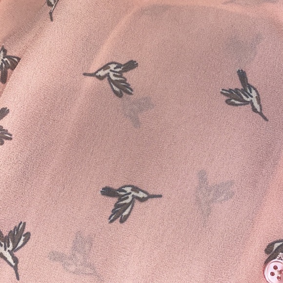 🔴Women’s Hummingbird Button Down Blouse 🕊 - Picture 2 of 4
